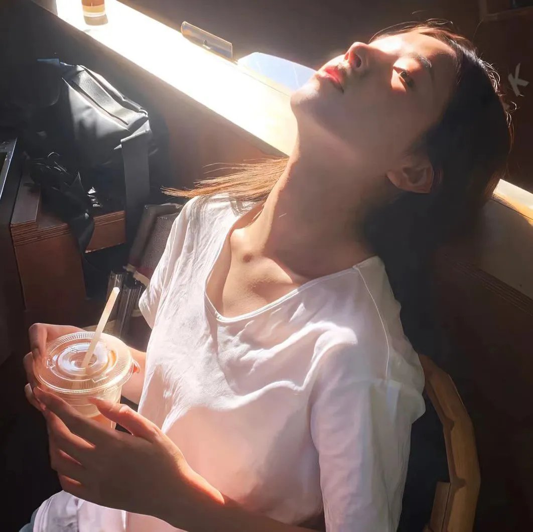左边最后那栋房子